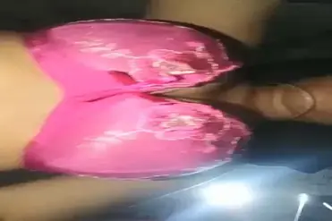 Pamer BH Pink Tete Gede Ngocok Memek Basah WOT